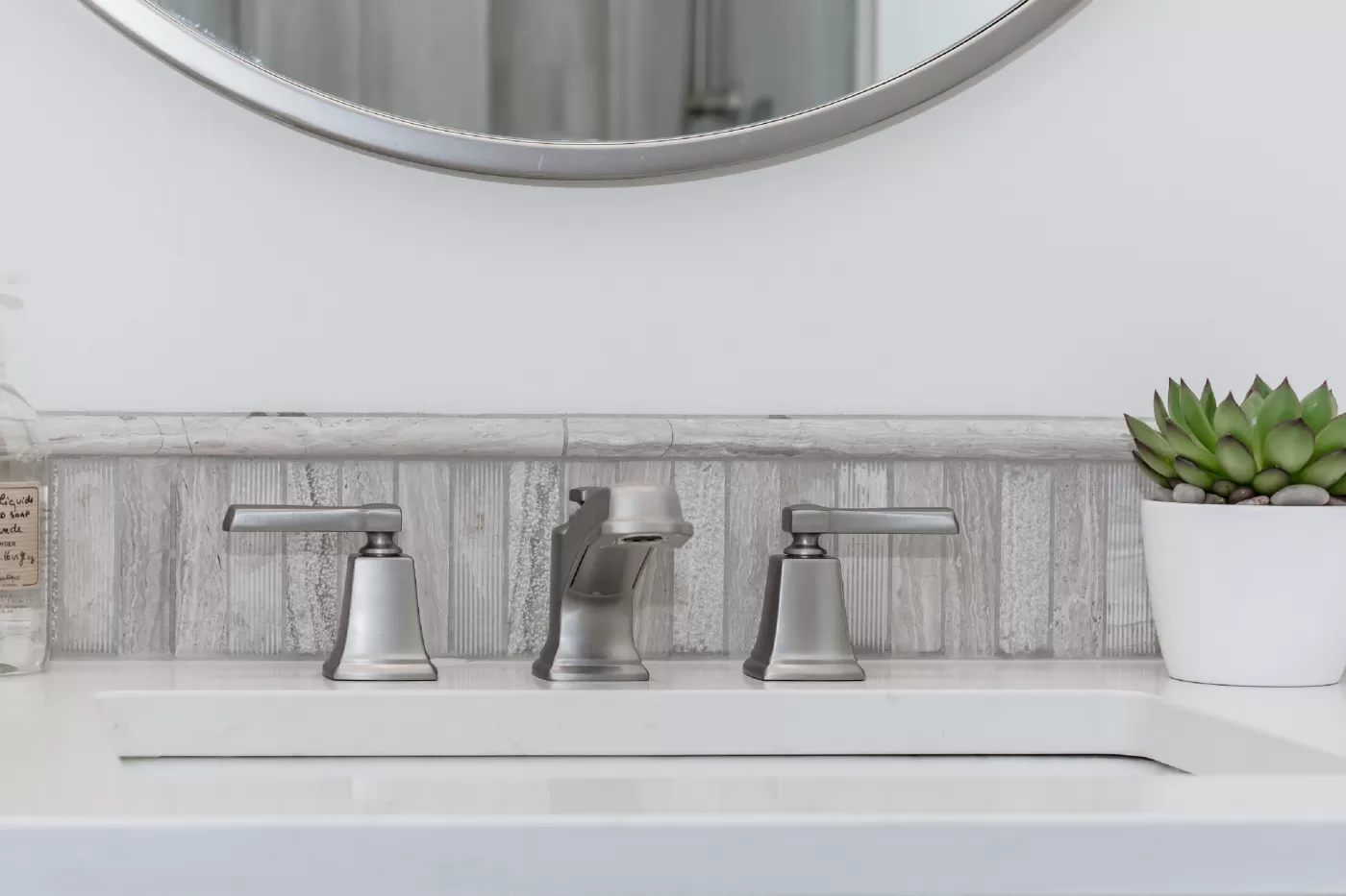 Bathroom Tiled Wall Accents