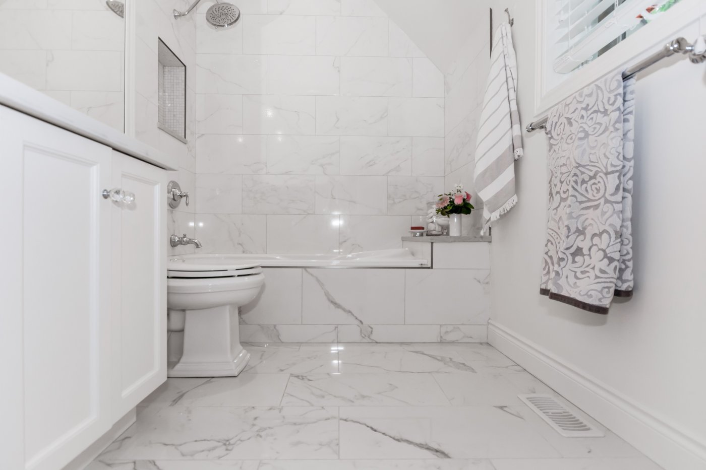 Modern Bathroom Floor and Shower