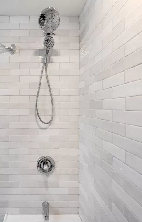 Artisan White 1/3 Offset Tub Surround