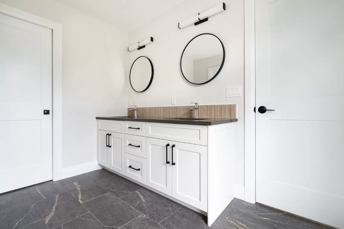 Stunning Warm-Toned Bathroom