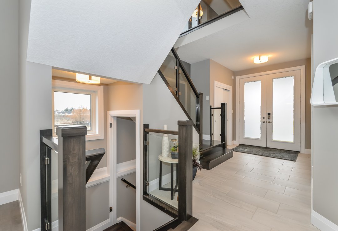 Terra View Model - Front Foyer with Ceramic Decor Flooring