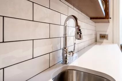 faucet and backsplash