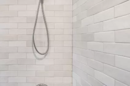 Artisan White 1/3 Offset Tub Surround