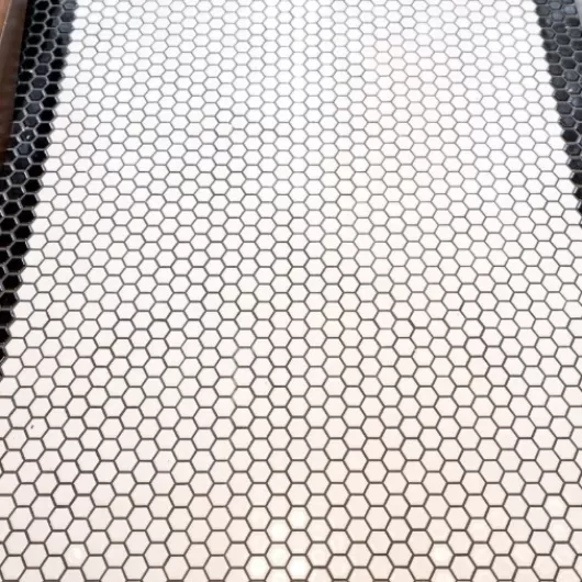 HP HEXAGON WHITE GLOSSY 1x1 PORCELAIN MOSAIC  .