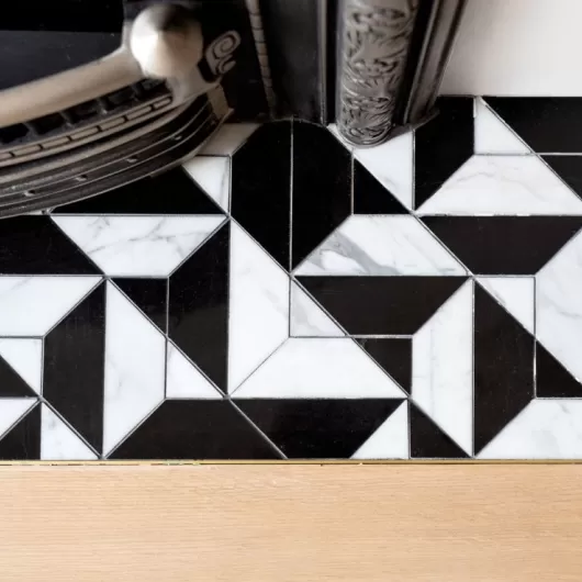 MARBLE WATERJET Z CHEVRON WHITE/BLACK 12x12  .